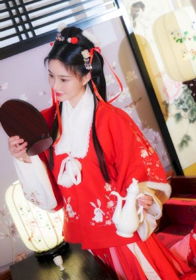 青岛打人路虎女司机身份曝光